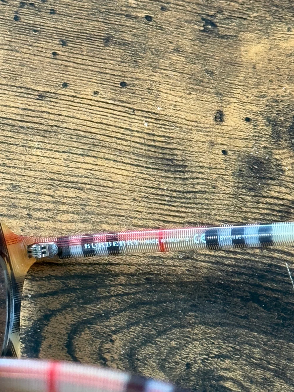 Striped Tartan Pattern Sunglasses - Black, Red, Cream